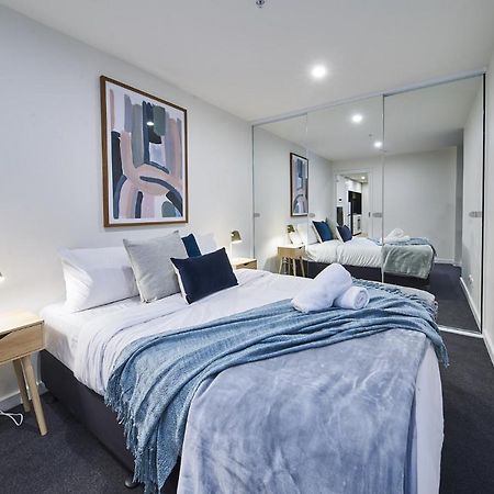 Mega Style Apartments The International Melbourne Exterior photo